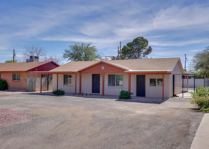 Spacious Tucson Home! Near Uarizona & Banner Holiday home Tucson