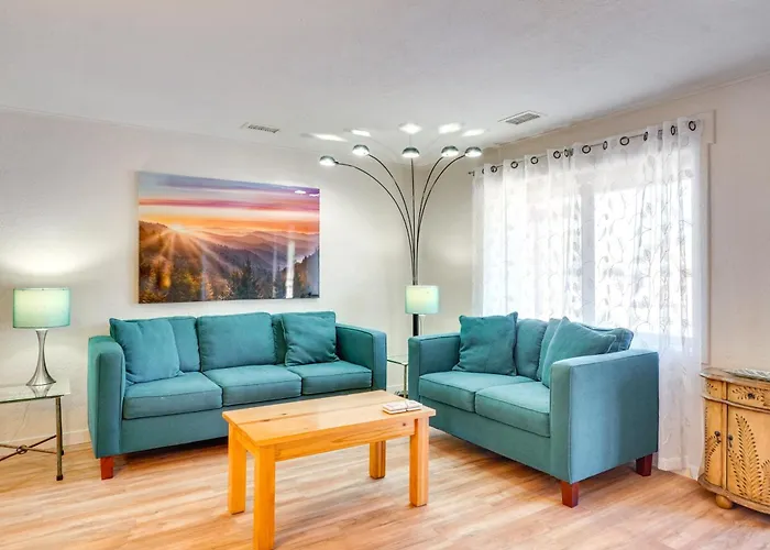 Spacious Tucson Home! Near Uarizona & Banner *