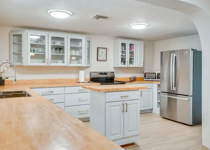 Spacious Tucson Home! Near Uarizona & Banner Tucson
