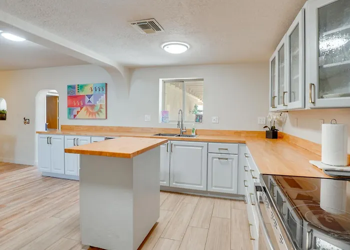 Holiday home Spacious Tucson Home! Near Uarizona & Banner Tucson