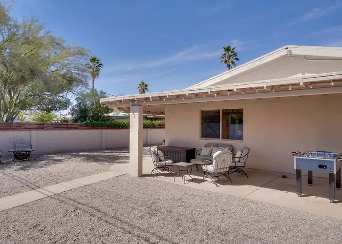 Spacious Tucson Home! Near Uarizona & Banner Holiday home